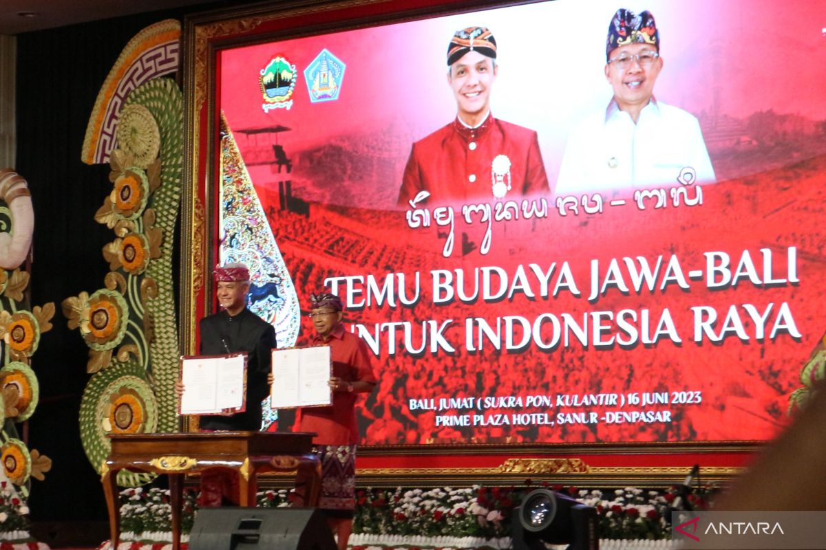 Ganjar dan Koster teken MoU kerja sama budaya Jawa-Bali