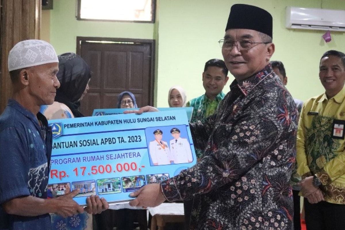 34 KPM di Kecamatan Kalumpang dan Simpur terima bansos rumah sejahtera