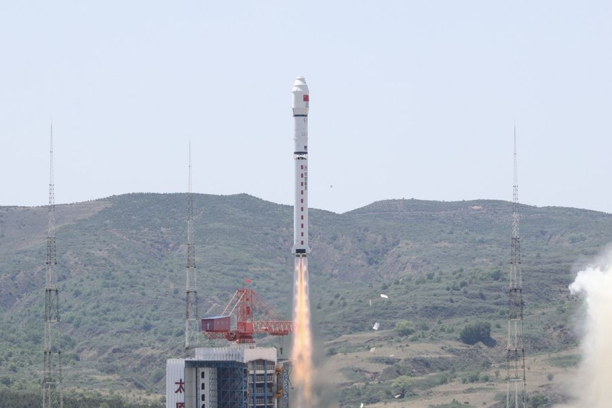 Pecahkan rekor, China angkut 41 satelit sekaligus sekali peluncuran