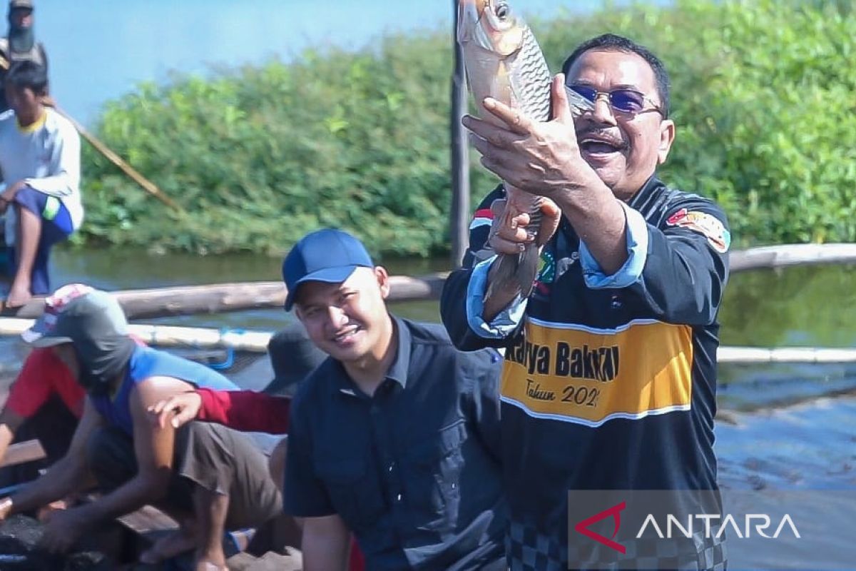 Ketua DPRD Kalsel reses temani nelayan tangkap ikan