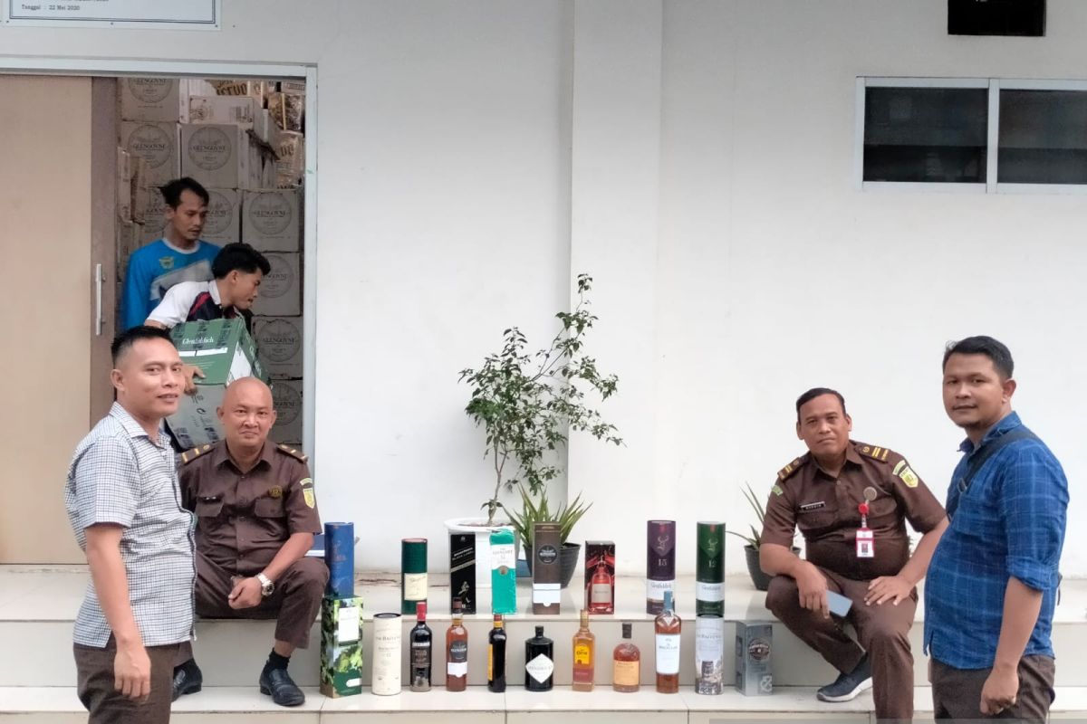 Kasus penyelundupan 15 ribu paket miras dilimpahkan ke PN Tangerang