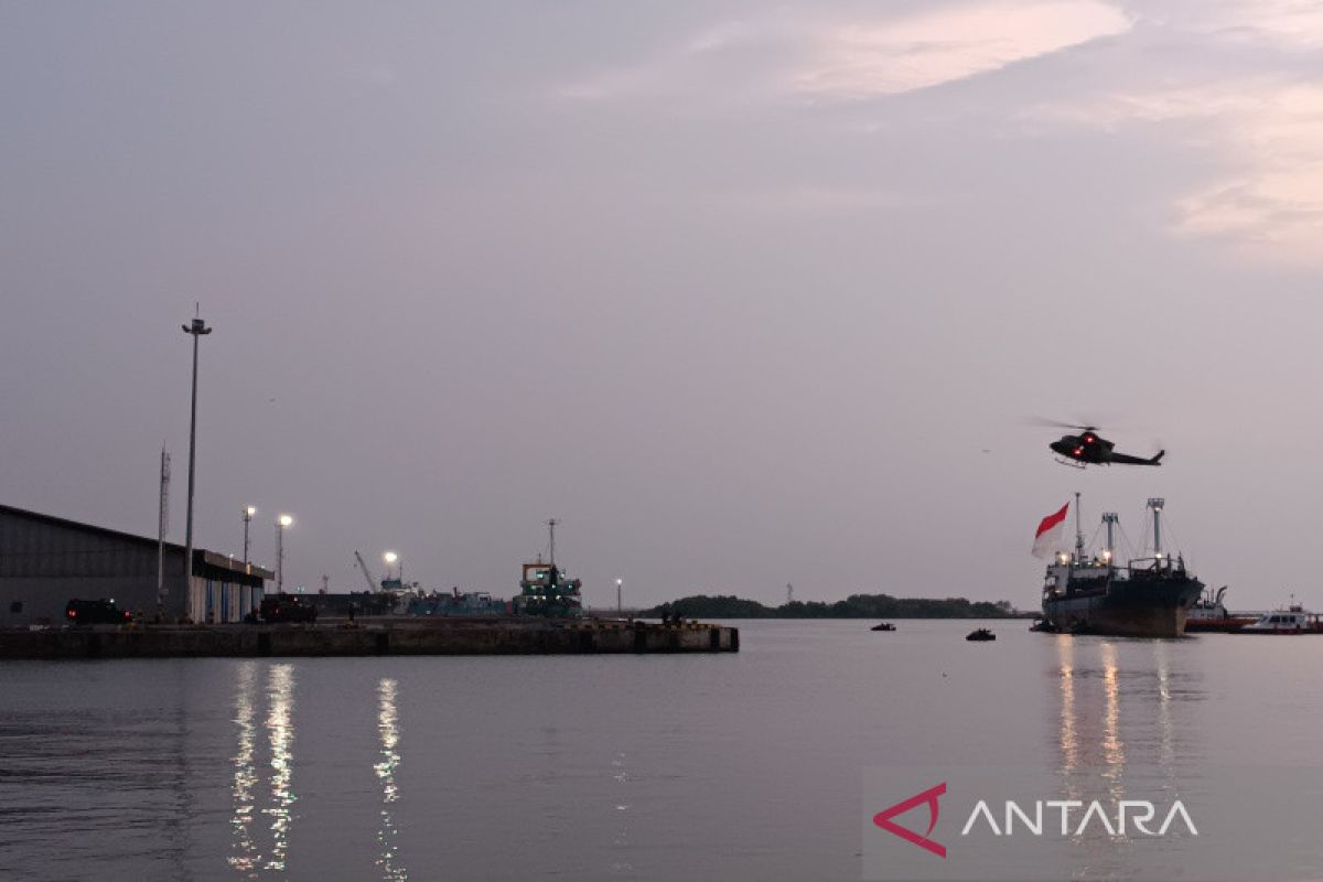 Koopssus TNI gelar latihan bebaskan sandera di Pelabuhan Cirebon