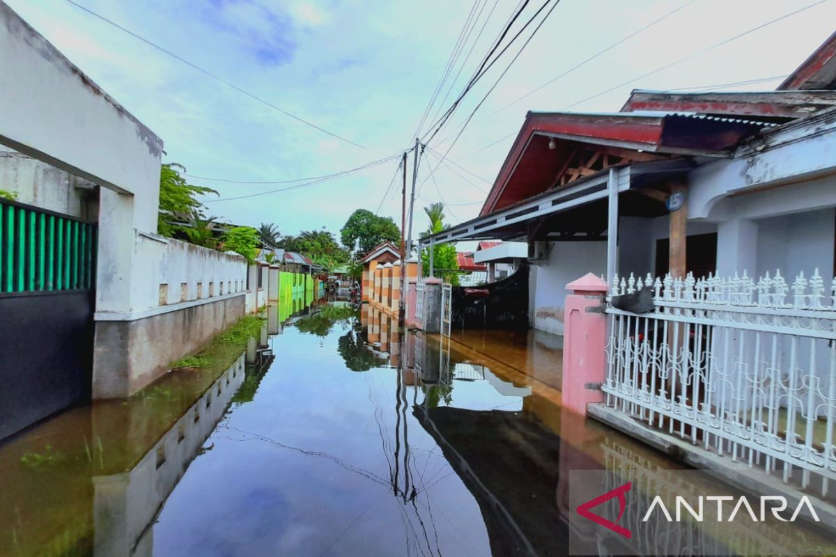 Tiga jam diguyur hujan, ratusan rumah di Kota Gorontalo terendam banjir