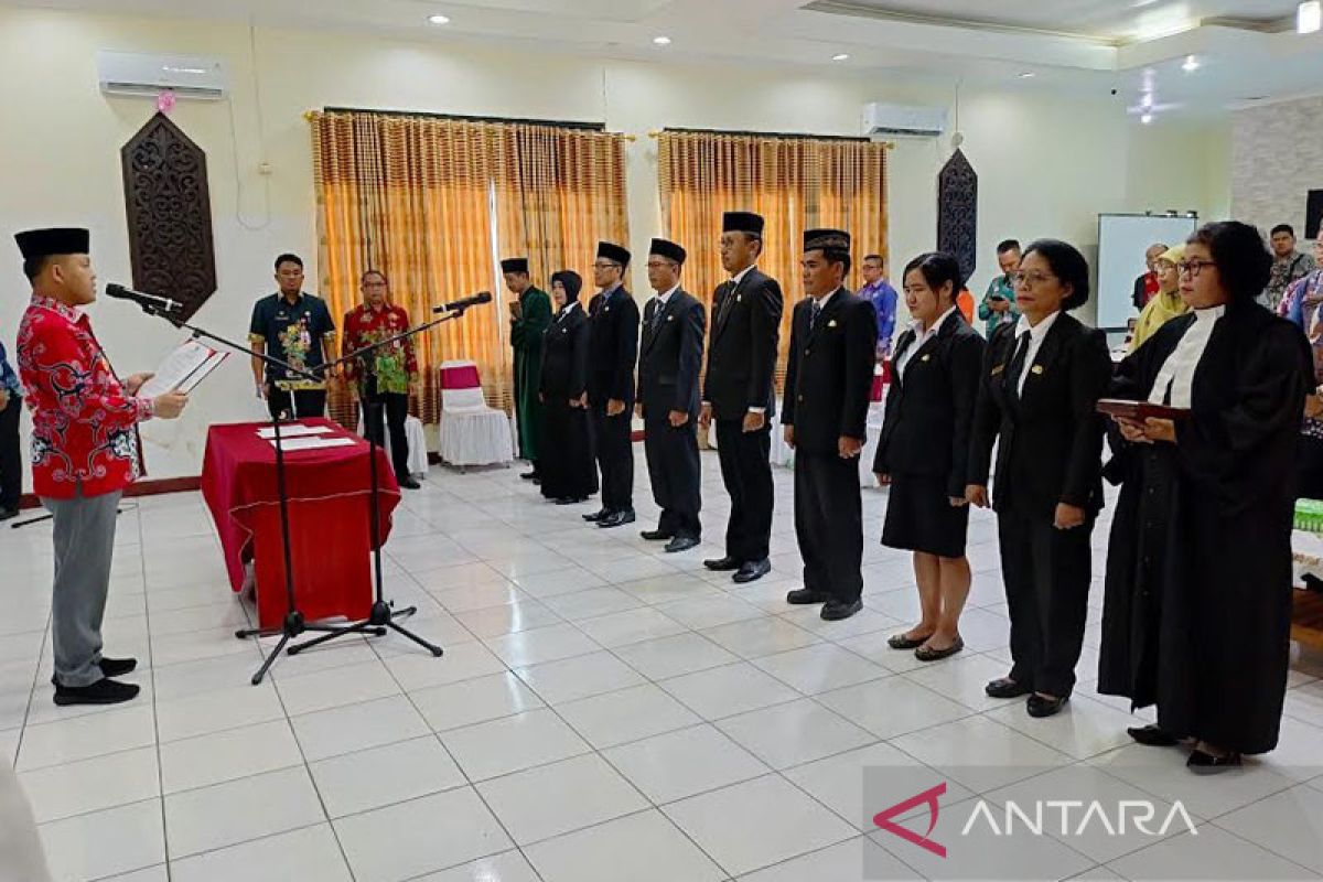 Pj Bupati Barito Selatan lantik delapan pejabat fungsional pengawas