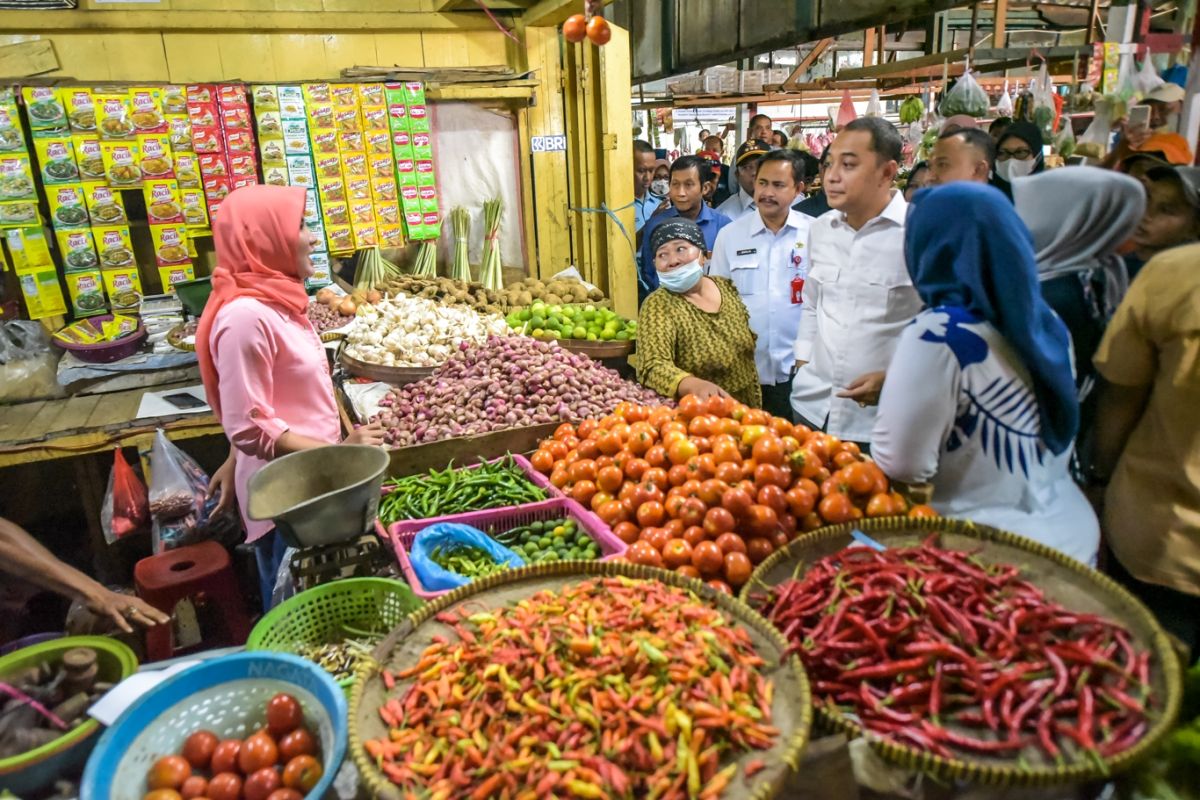 Wali Kota Eri: Harga bahan pokok di Surabaya harus stabil hingga Idul Adha