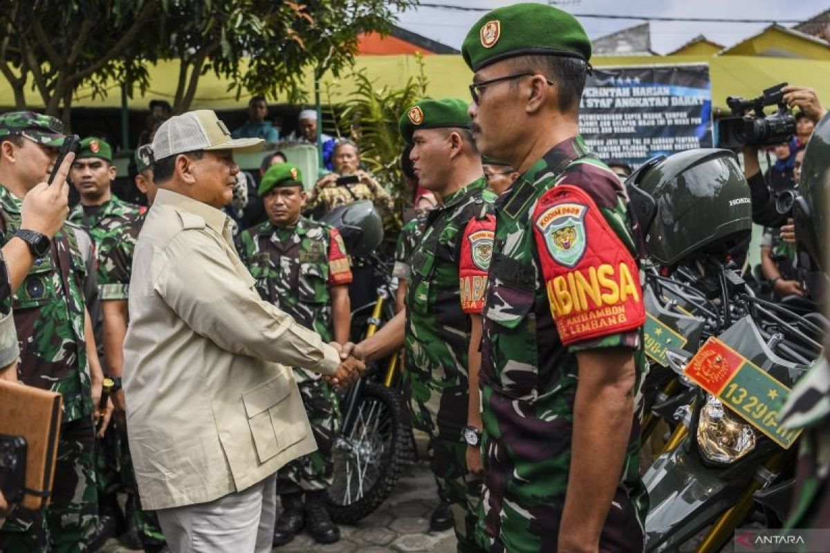 Menhan Prabowo Subianto ingatkan prajurit TNI untuk selalu jadi pelayan rakyat