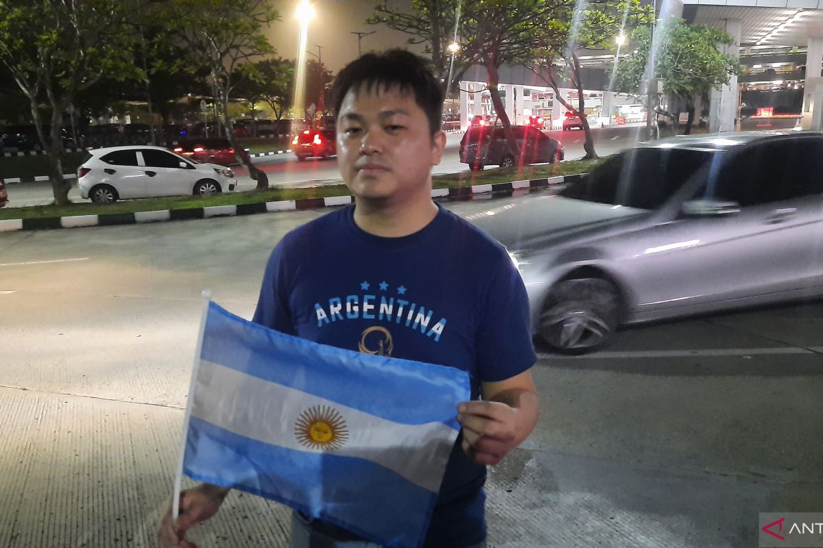 Fans di Indonesia rela datang ke bandara demi sambut timnas Argentina
