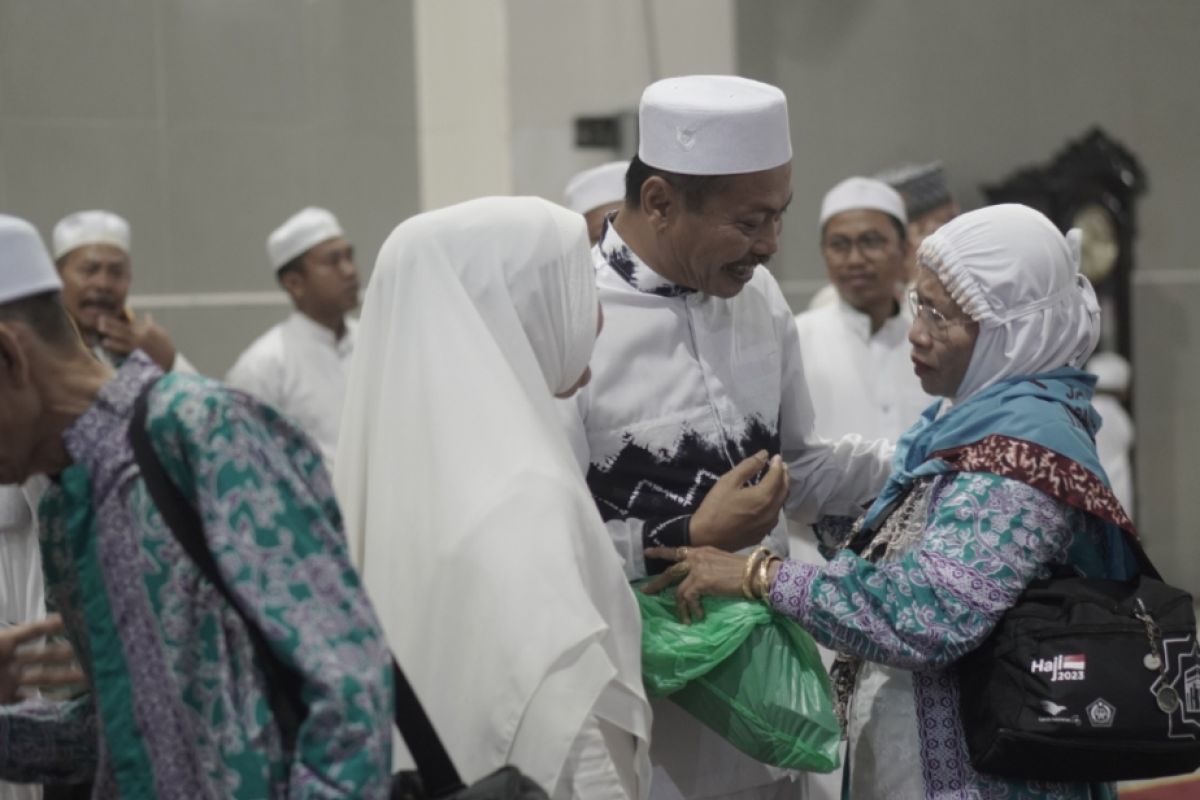 Info Haji - Wakil Wali Kota lepas 203 jamaah calon haji Banjarbaru