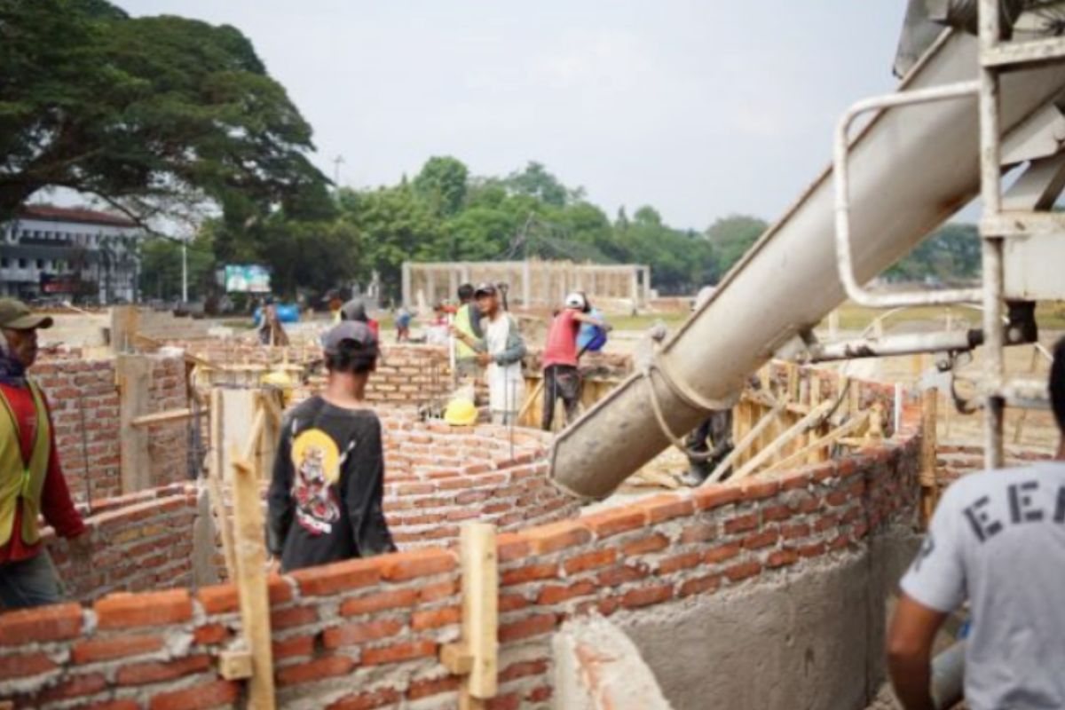 Bupati Subang ingatkan pembangunan Alun-alun harus sesuai spesifikasi