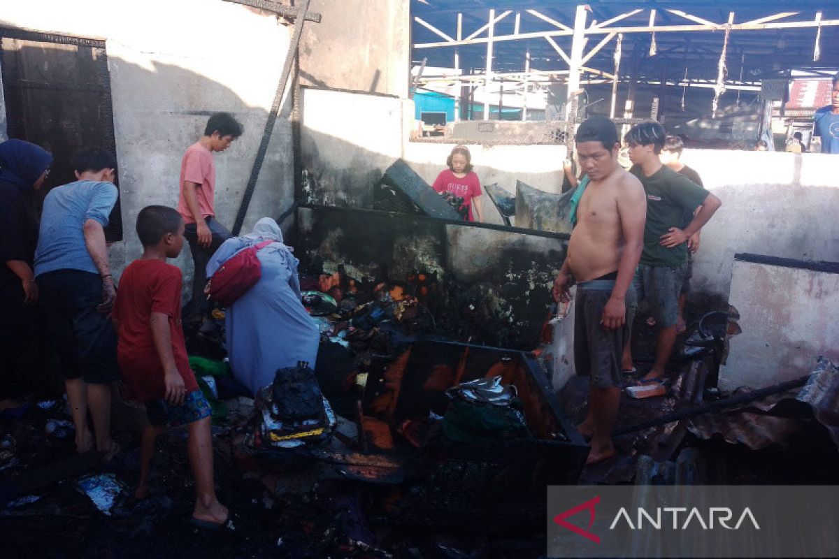 Diduga karena kompor gas, enam rumah di Bengkulu terbakar