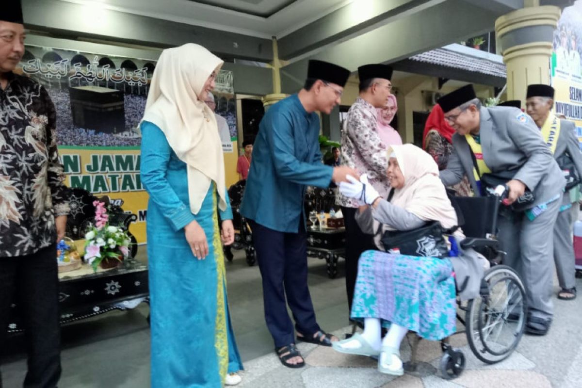Wali Kota Mataram mengingatkan jemaah calon haji jaga lisan
