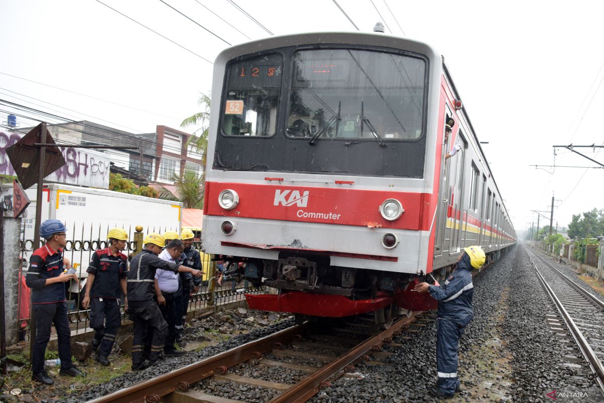Seorang pria tertabrak kereta rel listrik di Cengkareng Jakarta Barat