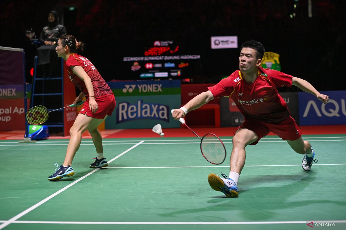 Ganda campuran China Zheng/Huang pertahankan gelar juara Indonesia Open