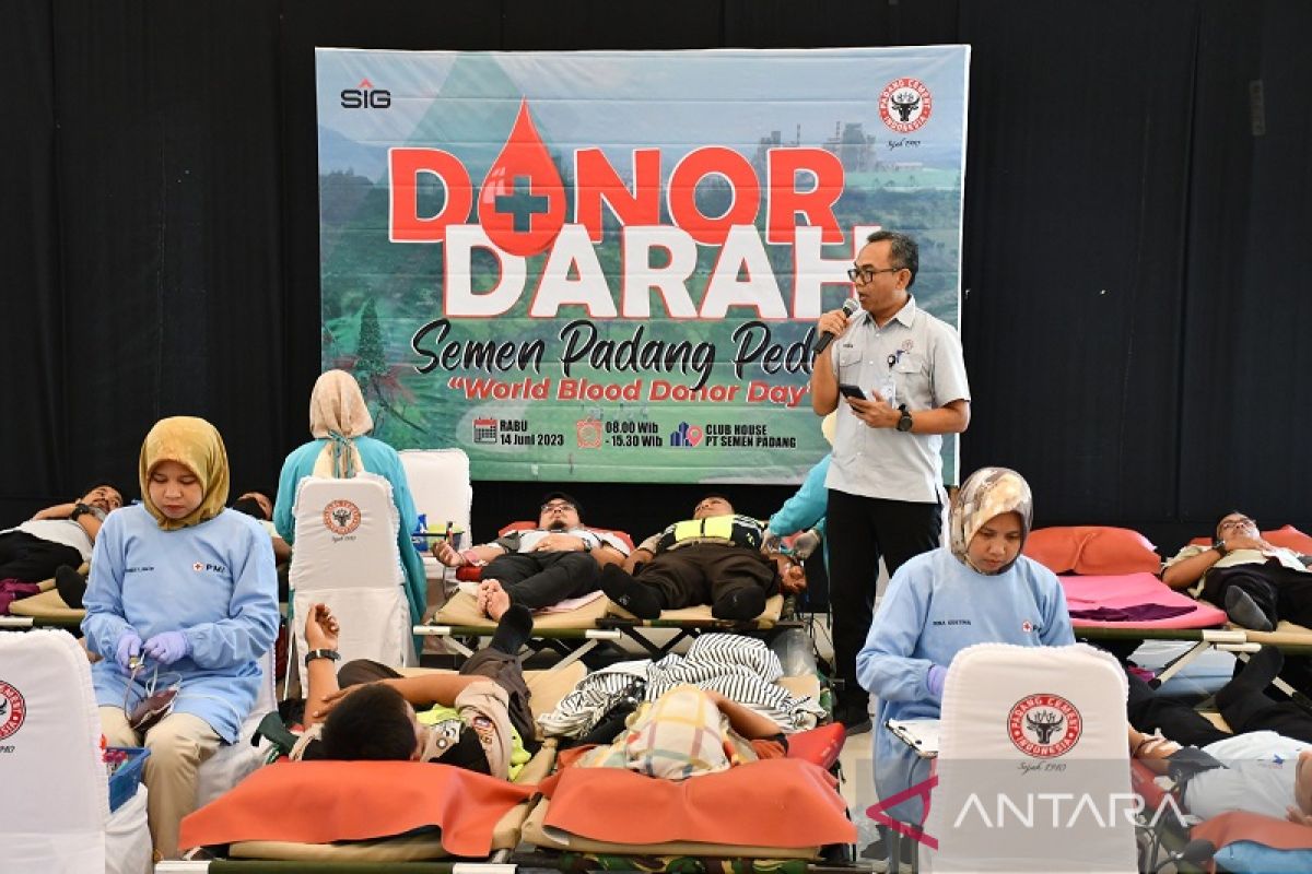 PT Semen Padang serahkan 284 kantong darah ke PMI Kota Padang
