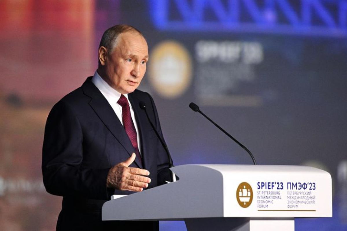 Putin sebut Rusia pertahankan stabilitas ekonomi meski ada tantangan