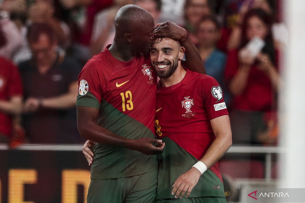 Dua gol Bruno Fernandes bawa Portugal menang 3-0 atas Bosnia