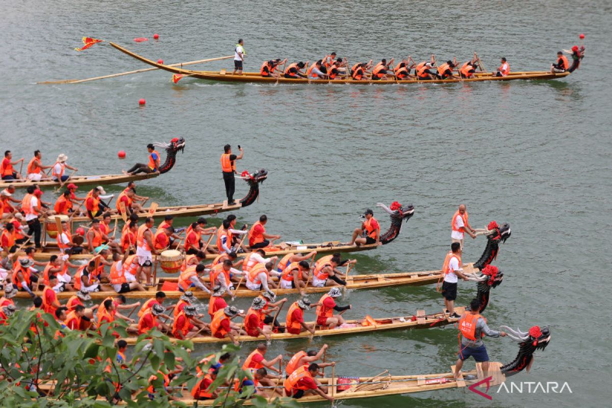 60 tim ikuti balapan perahu naga di Sanya China