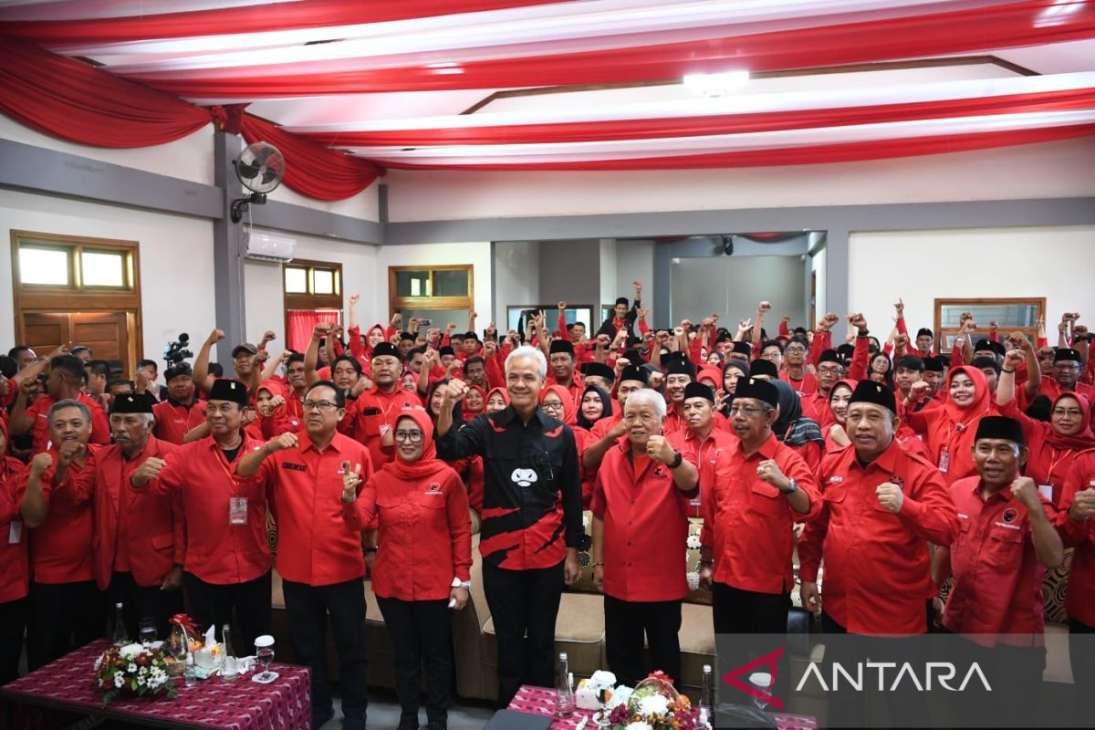 Ganjar mengajak PDIP NTB lawan politik identitas dengan program/gagasan