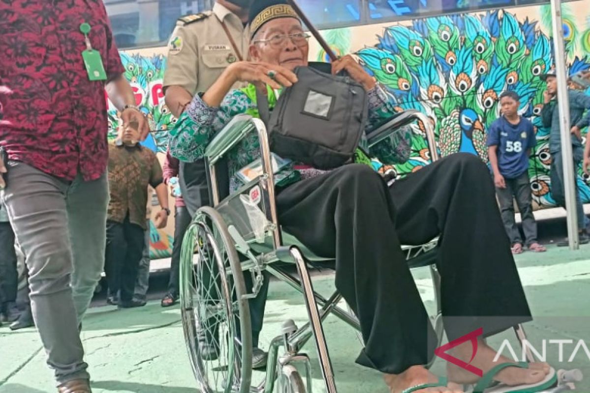 PPIH Embarkasi UPG terima enam calon haji lansia berusia 100 tahun