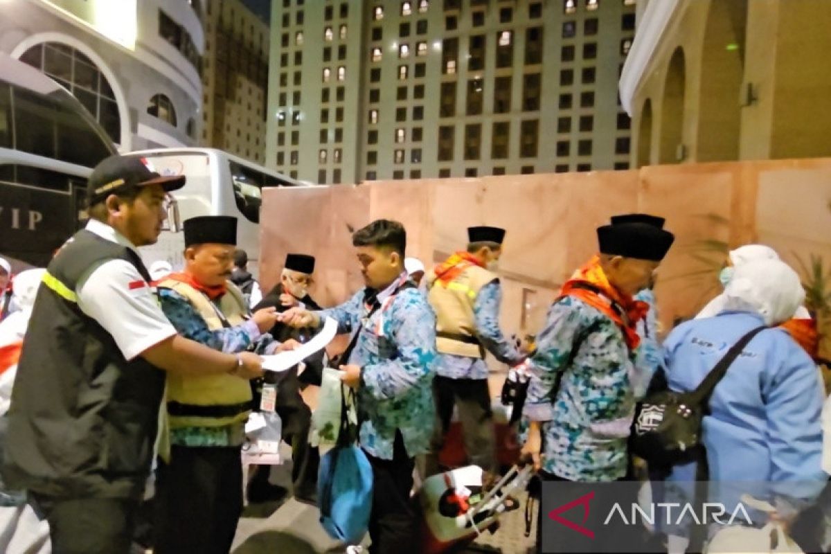 Jamaah haji kuota tambahan dari Embarkasi Padang tiba di Madinah