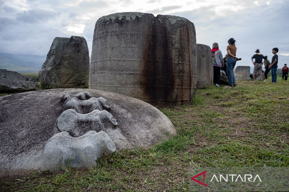 Tourism Minister devises strategies to develop megalithic sites