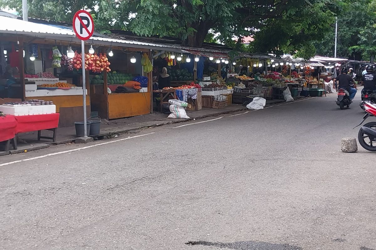 Pemkot Ternate minta pedagang tidak gunakan trotoar untuk berjualan