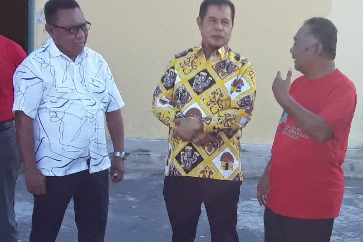 KKP beri bantuan mesin rantai pendingin ikan portabel ke Diskan Biak