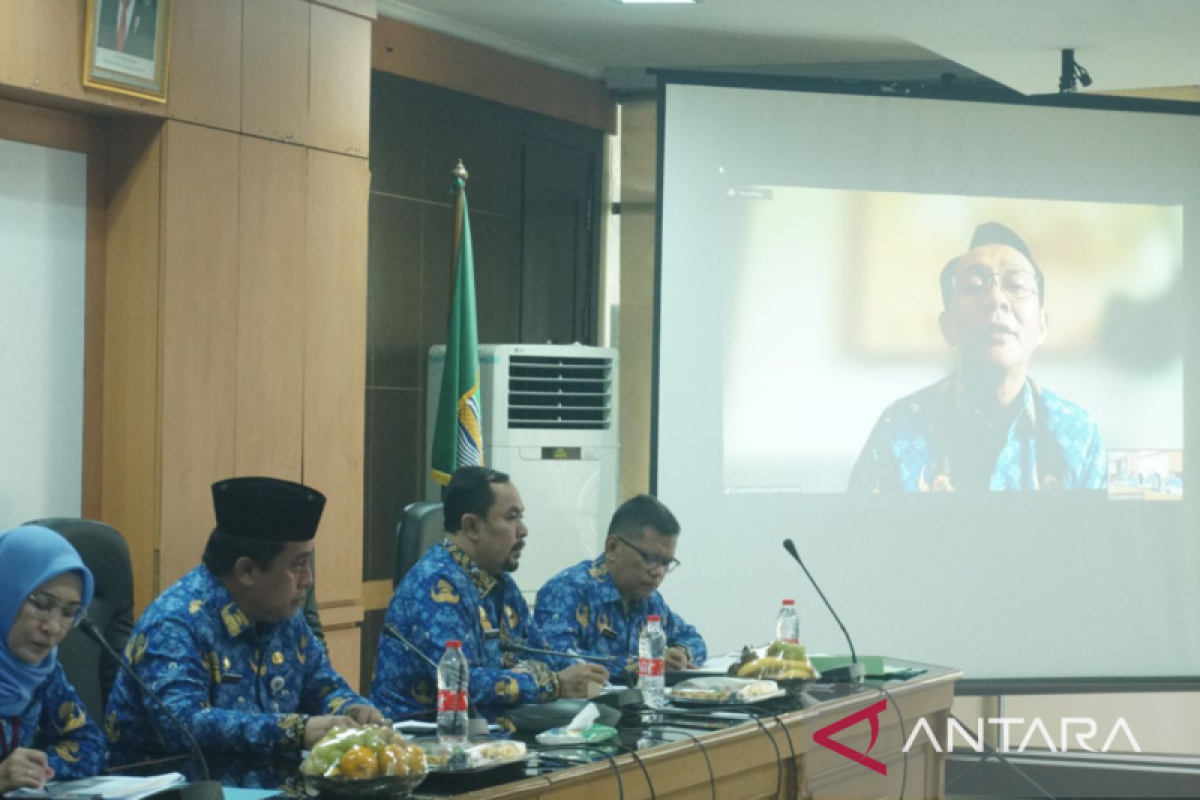 Bupati Bekasi Dani Ramdan instruksikan respon cepat isu lingkungan