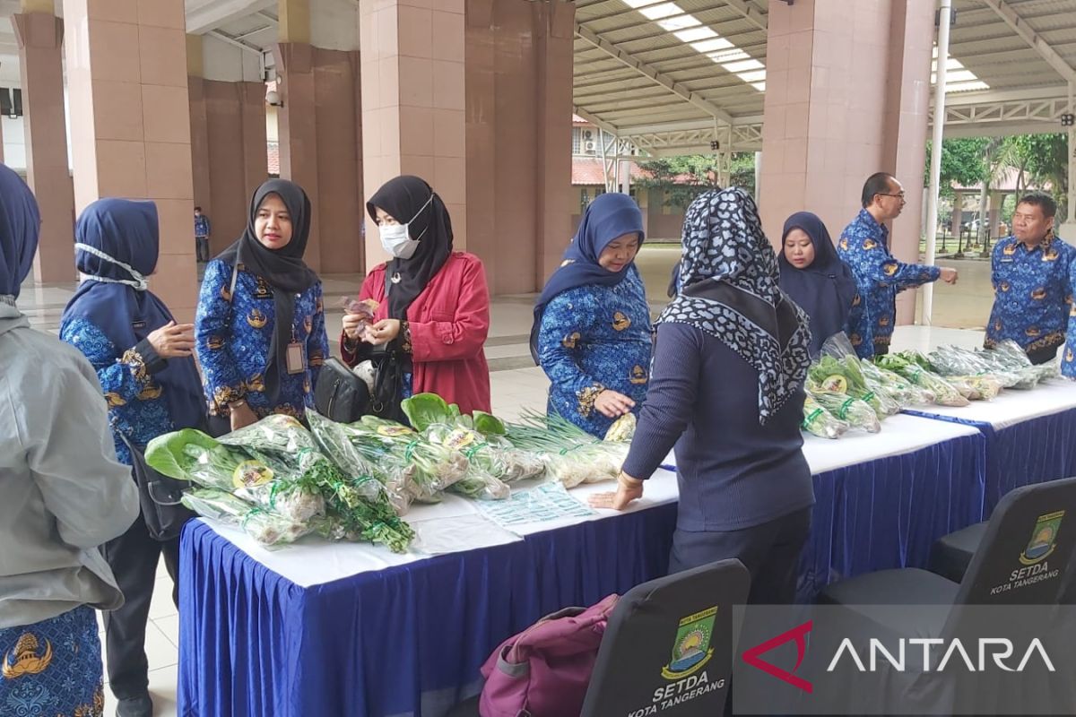 Kelompok Tani Wanita jual hasil panen ke pegawai Pemkot Tangerang