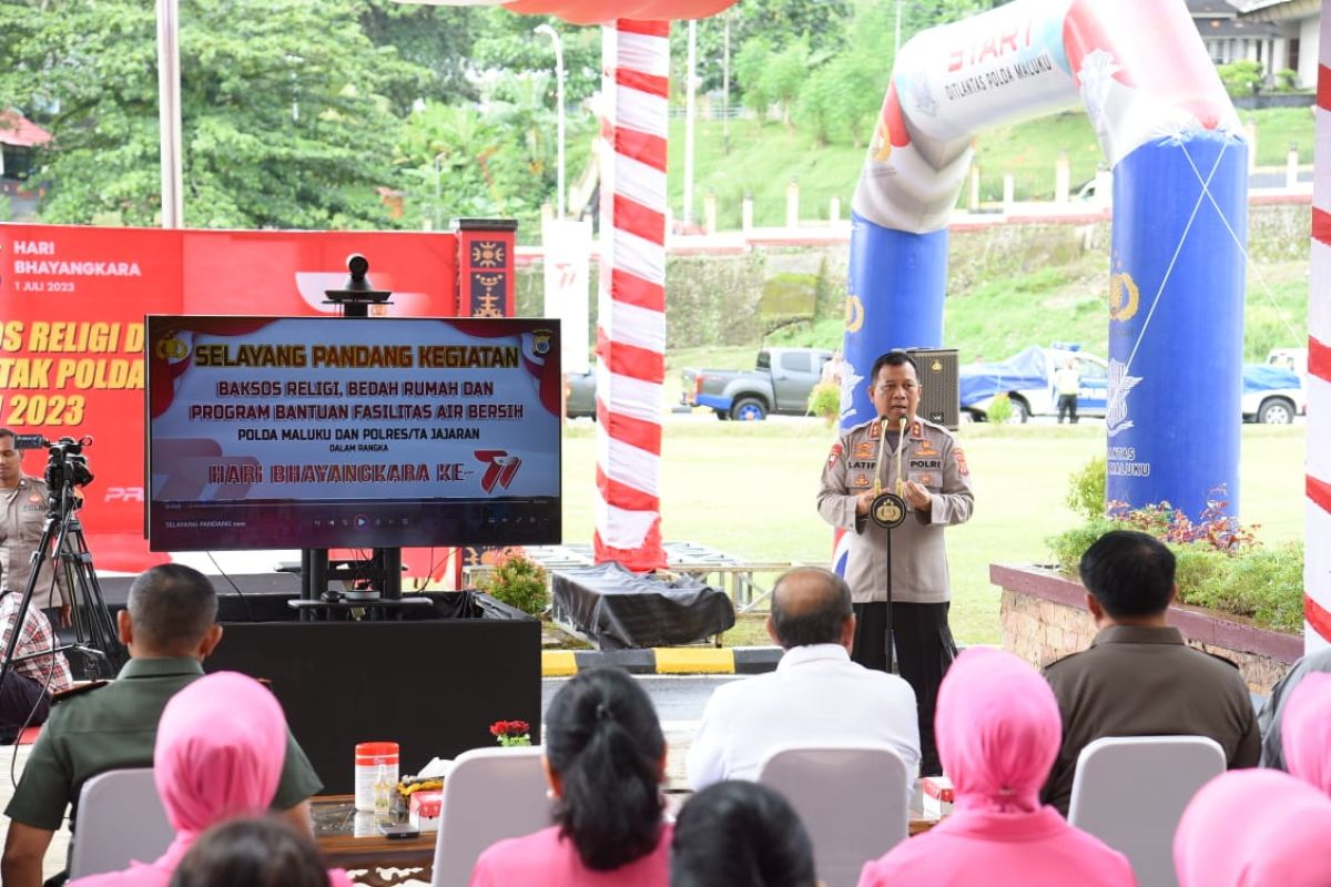 Polda Maluku serahkan 7.077 bantuan sosial untuk warga