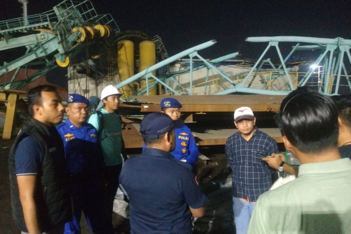 Ditpolairud Polda Banten tangani kecelakaan kerja di Samudra Marine 2