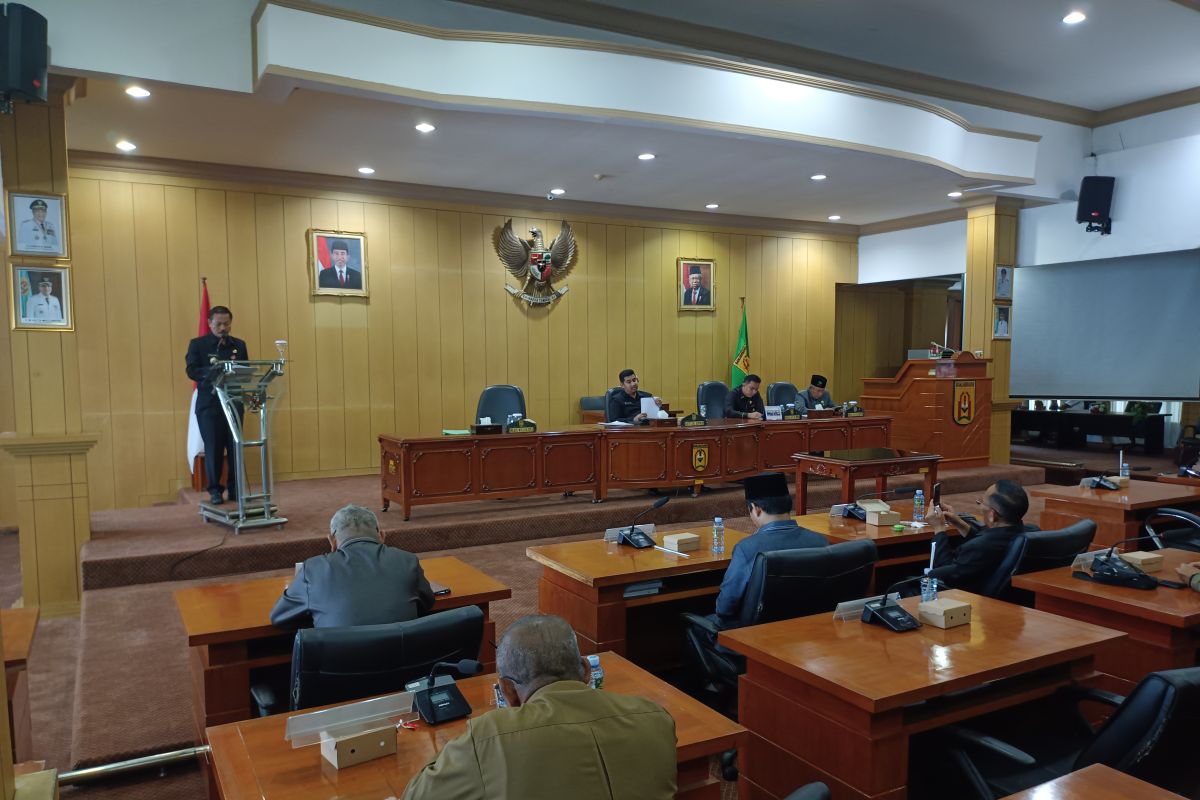 Wakil Wali Kota sampaikan empat raperda ke DPRD