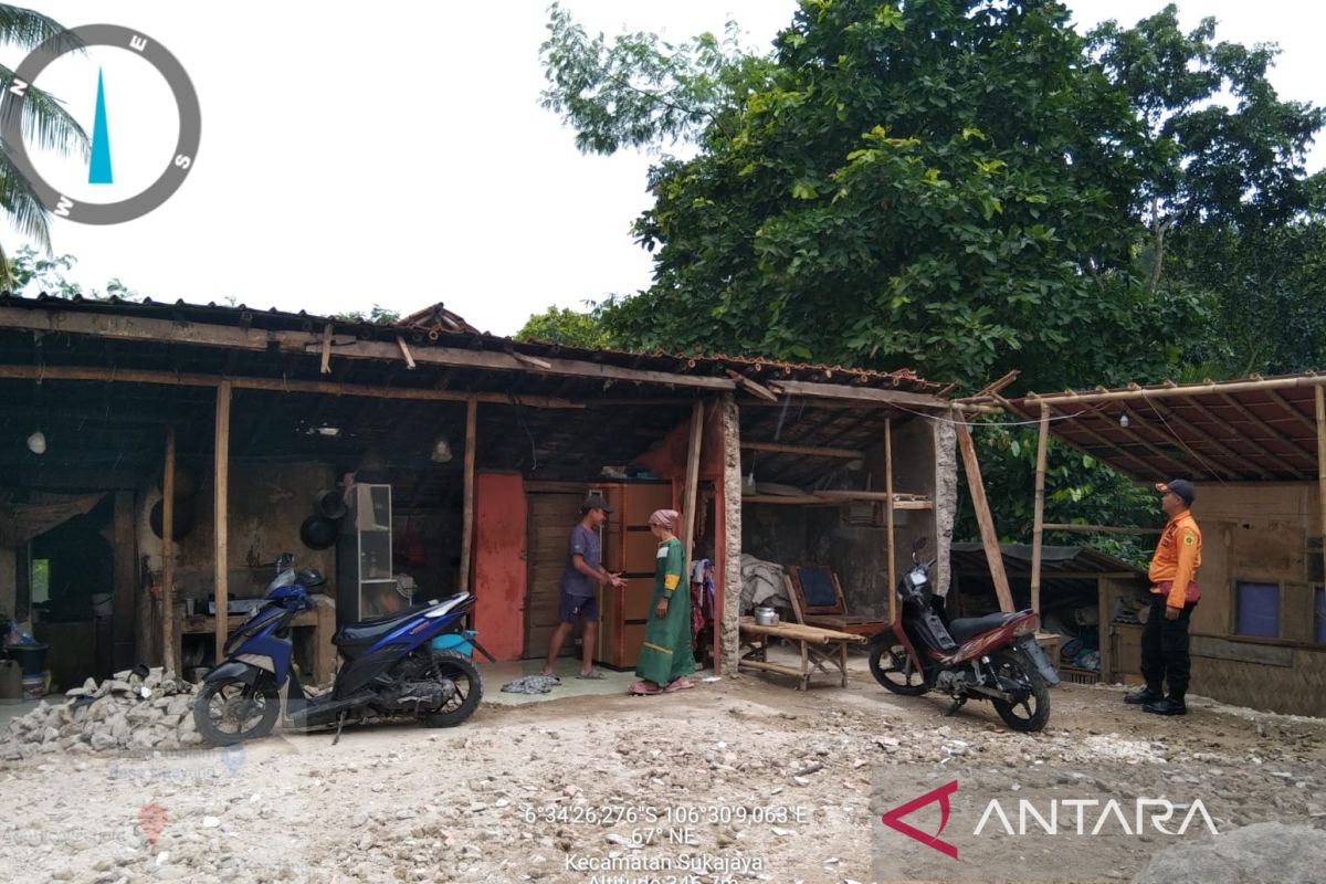 Hujan deras sebabkan bencana alam di 10 kampung di Bogor