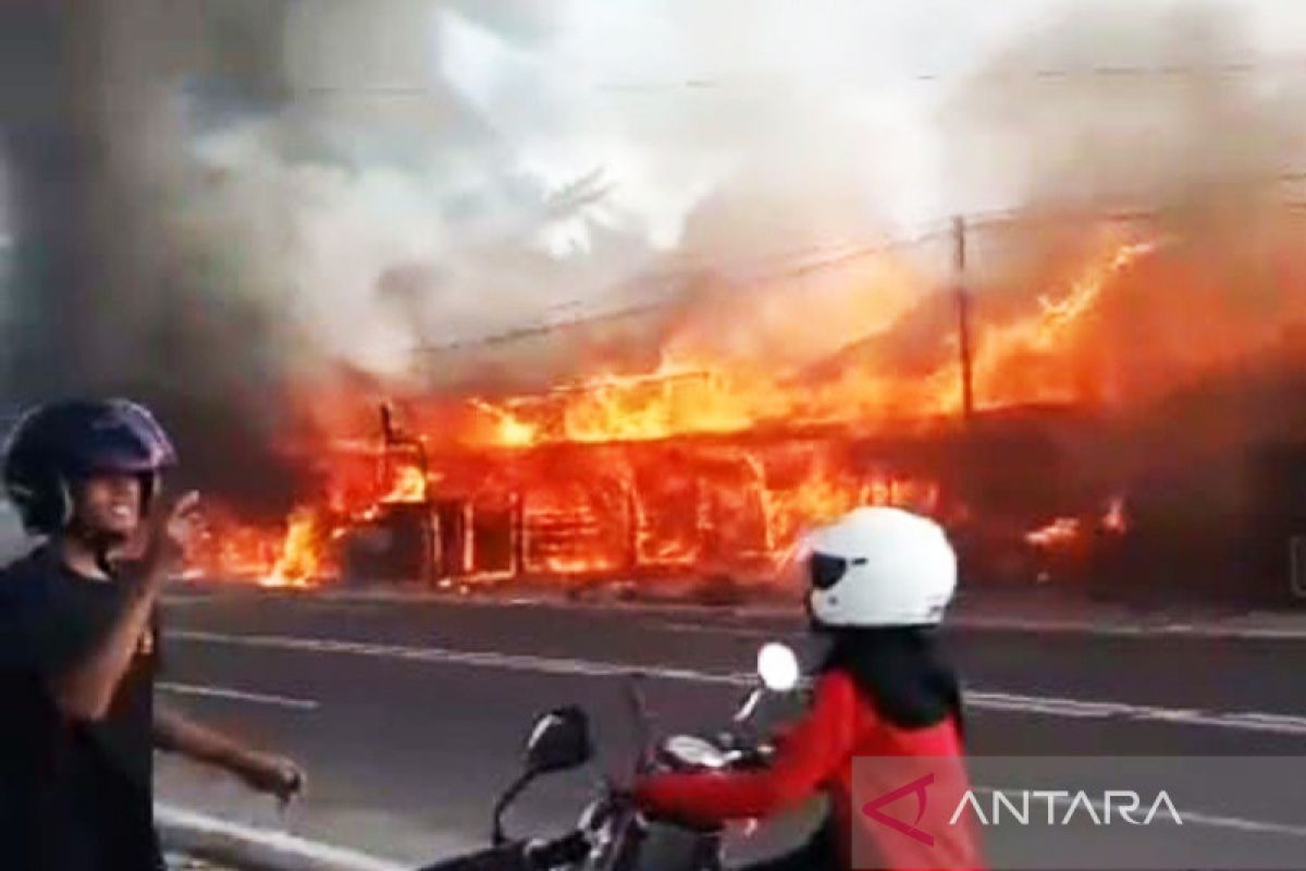 Kebakaran di Jalan Seth Adji Palangka Raya ditaksir Rp1 miliar