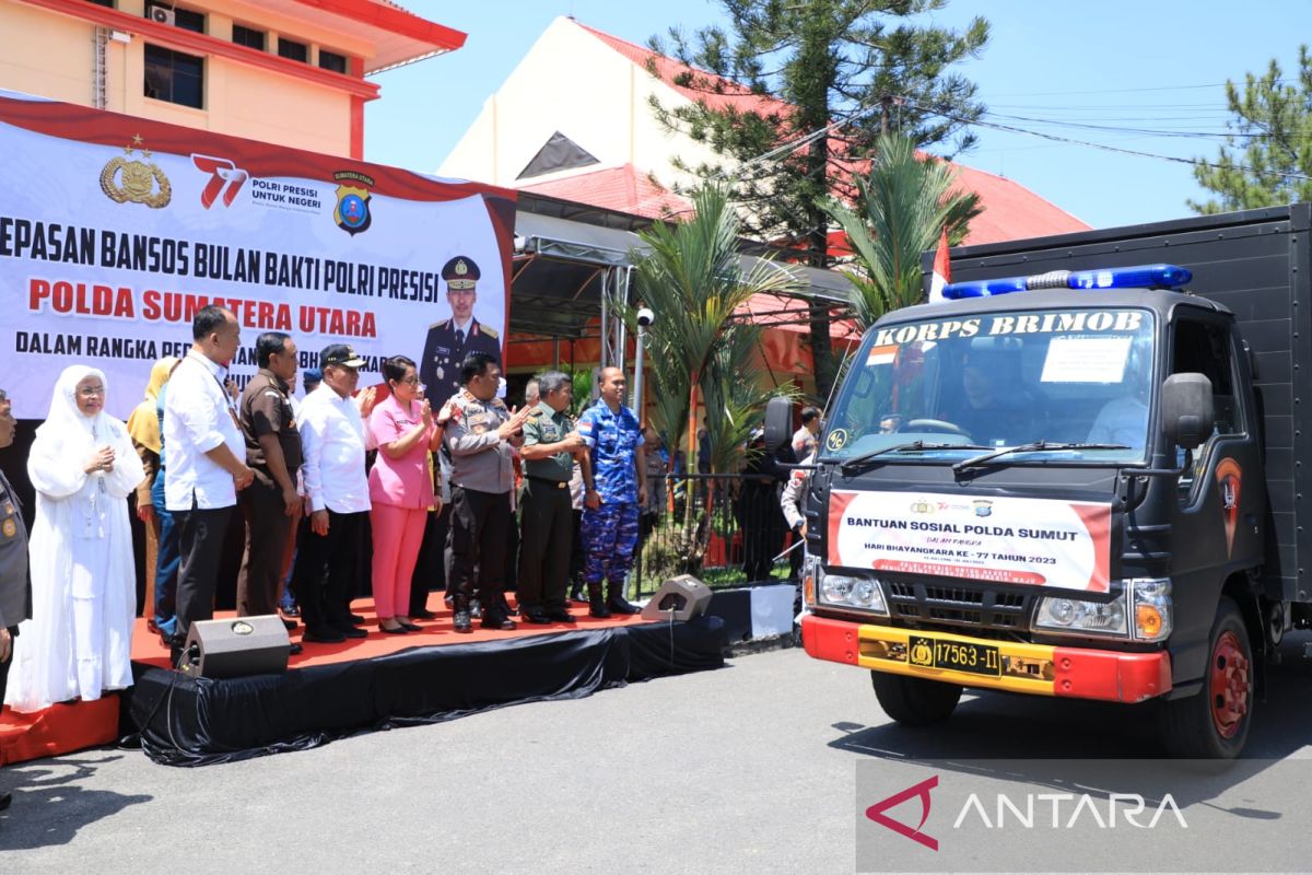 Polda Sumut salurkan 11.979 paket sembako sambut Hari Bhayangkara
