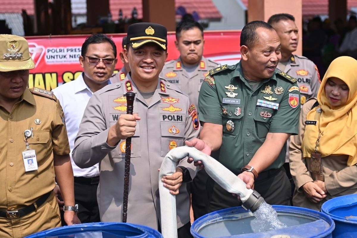 Polres Jepara pasok air bersih untuk warga terdampak kekeringan