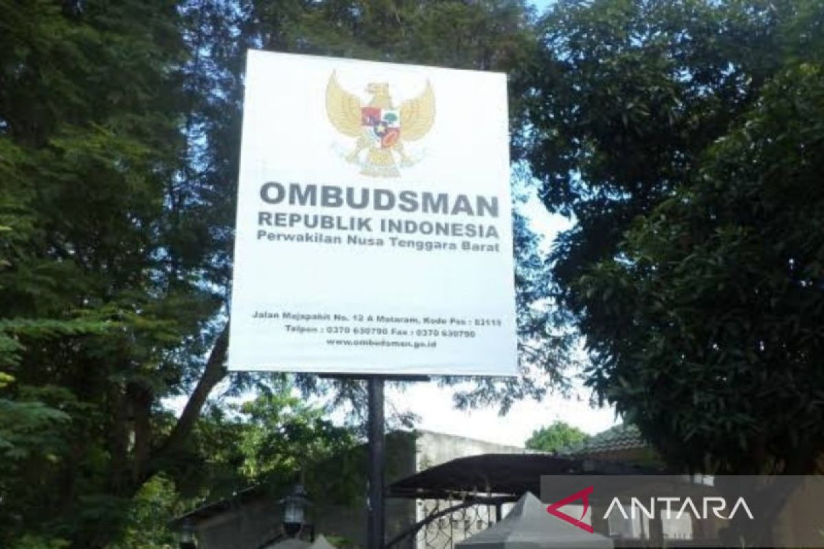 Ombudsman NTB ingatkan sekolah tak jual pakaian seragam