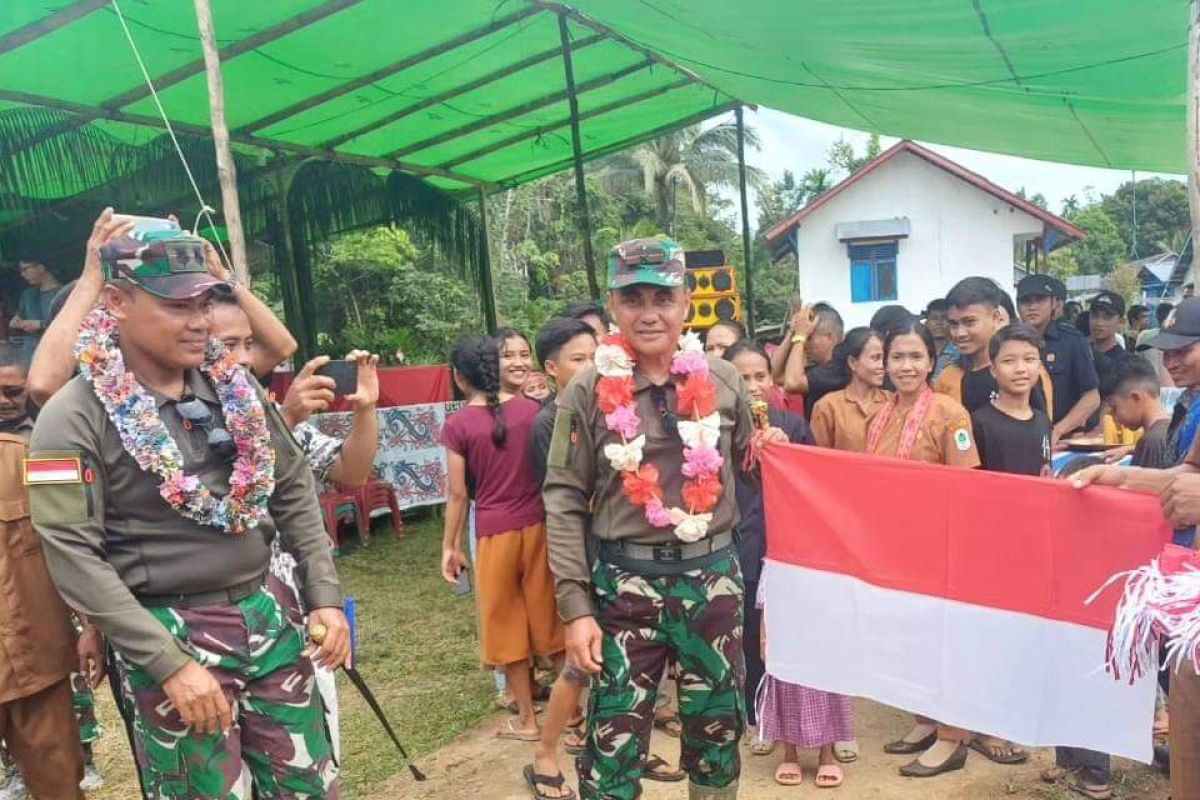 TNI bangun akses jalan daerah pelosok Kapuas Hulu Kalbar