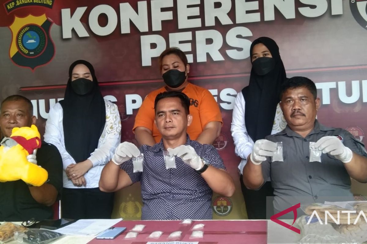 Polres Belitung ringkus perempuan kurir narkoba