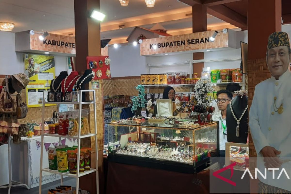 12 motif Batik Kabupaten Serang dipromosikan di PRJ