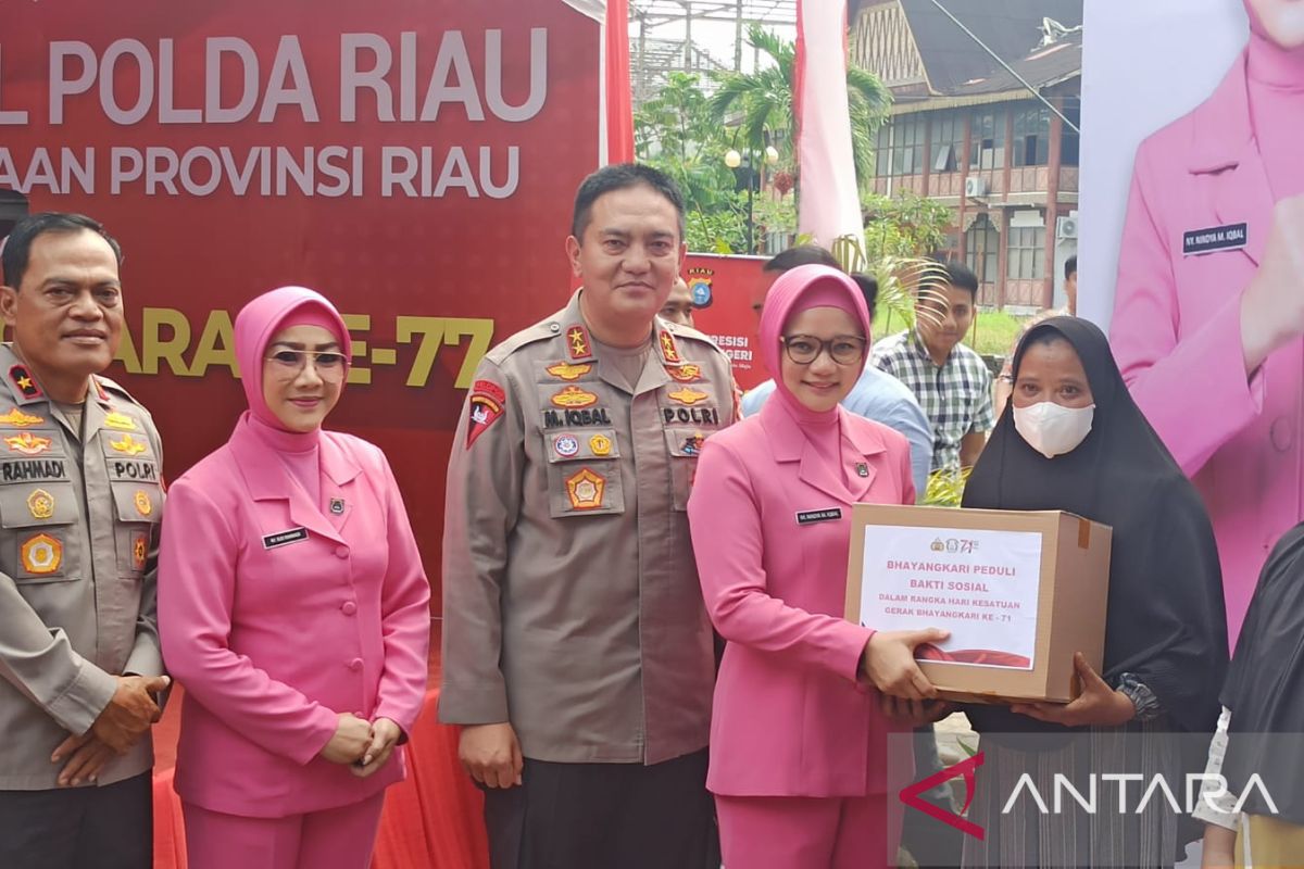 Jelang HUT Bhayangkara, Polda Riau bagikan sembako dan bakti kesehatan