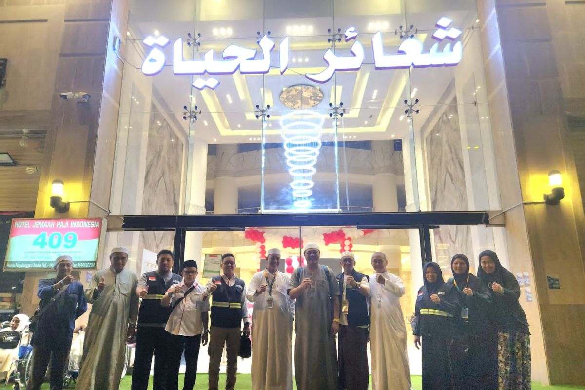Wali Kota Aditya bahagia kunjungi jamaah haji Banjarbaru di Mekkah