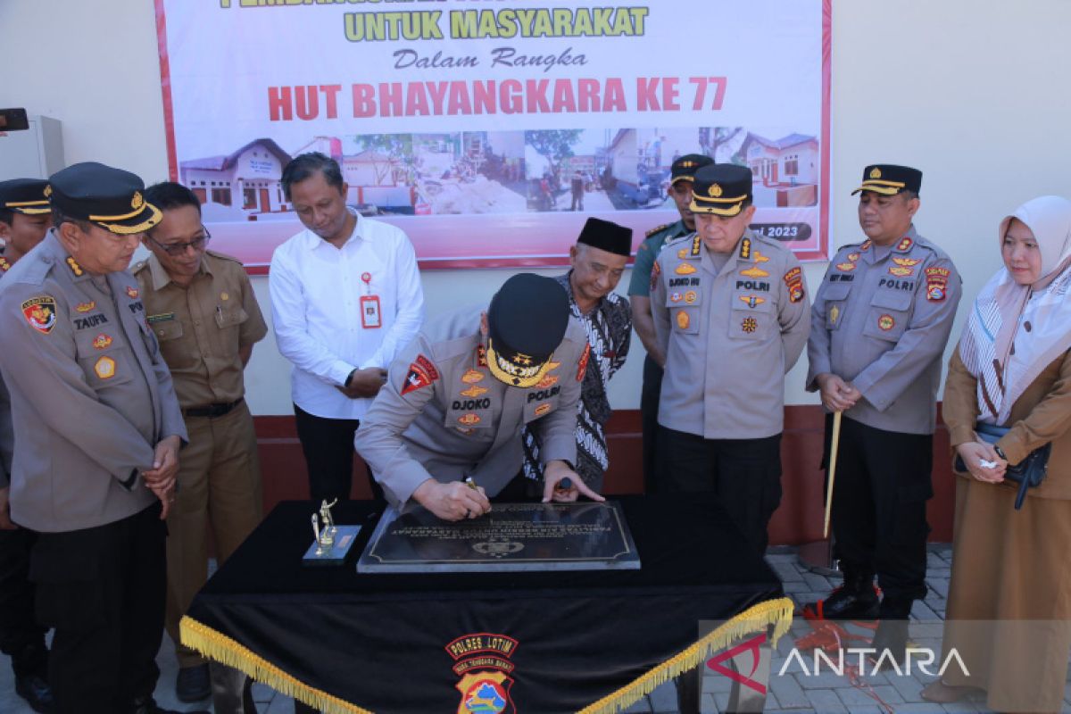 Polda NTB bantu kursi roda penyandang disabilitas di Lotim