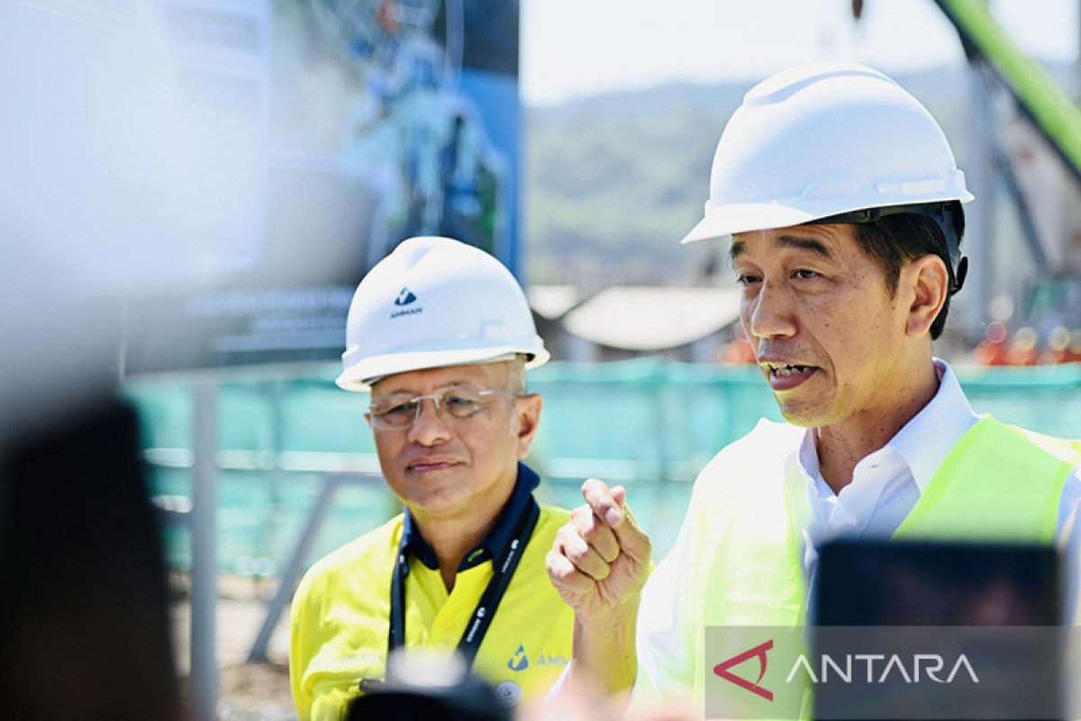 Presiden Jokowi optimis smelter PT AMNT selesai pertengahan 2024