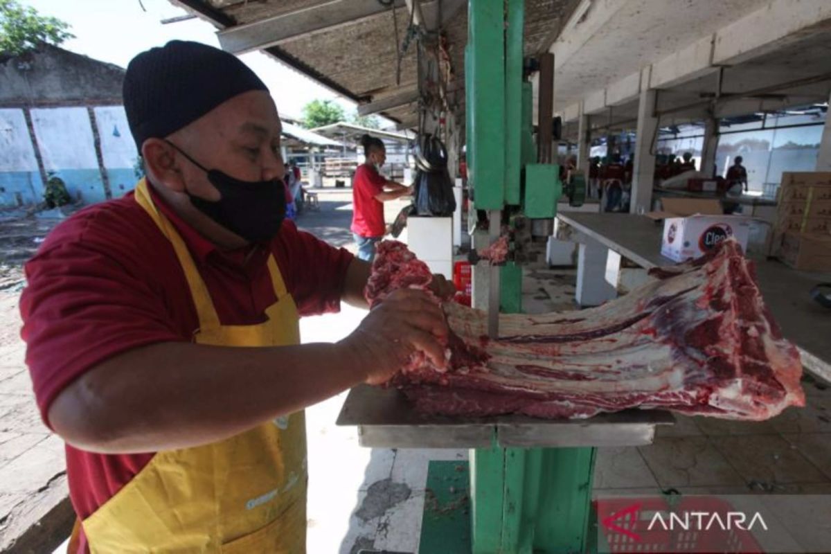 Jelang Idul Adha, RPH Surabaya siagakan petugas khusus penyembelihan