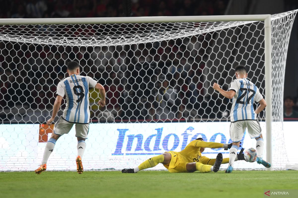 Argentina benamkan Bolivia 3-0