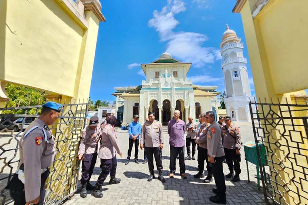 Polda Aceh revitalisasi masjid dan makam ulama