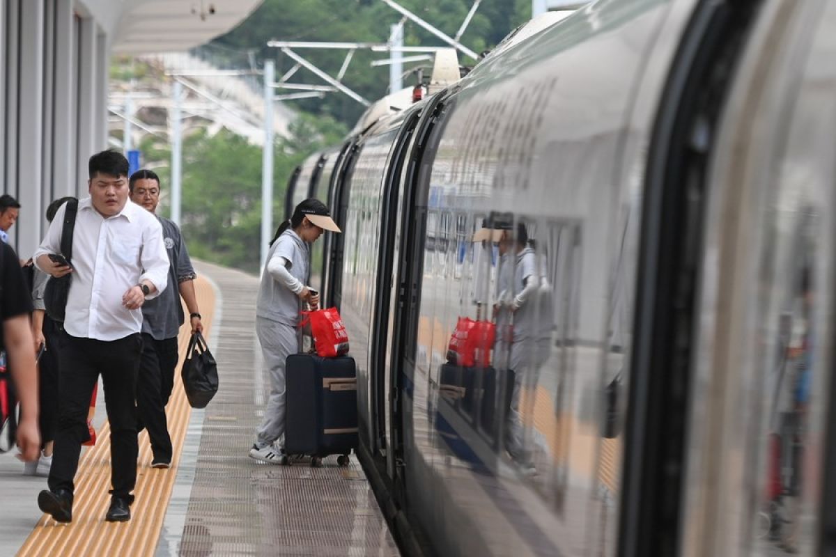 Kereta China akan layani 71 juta orang saat libur Festival Perahu Naga