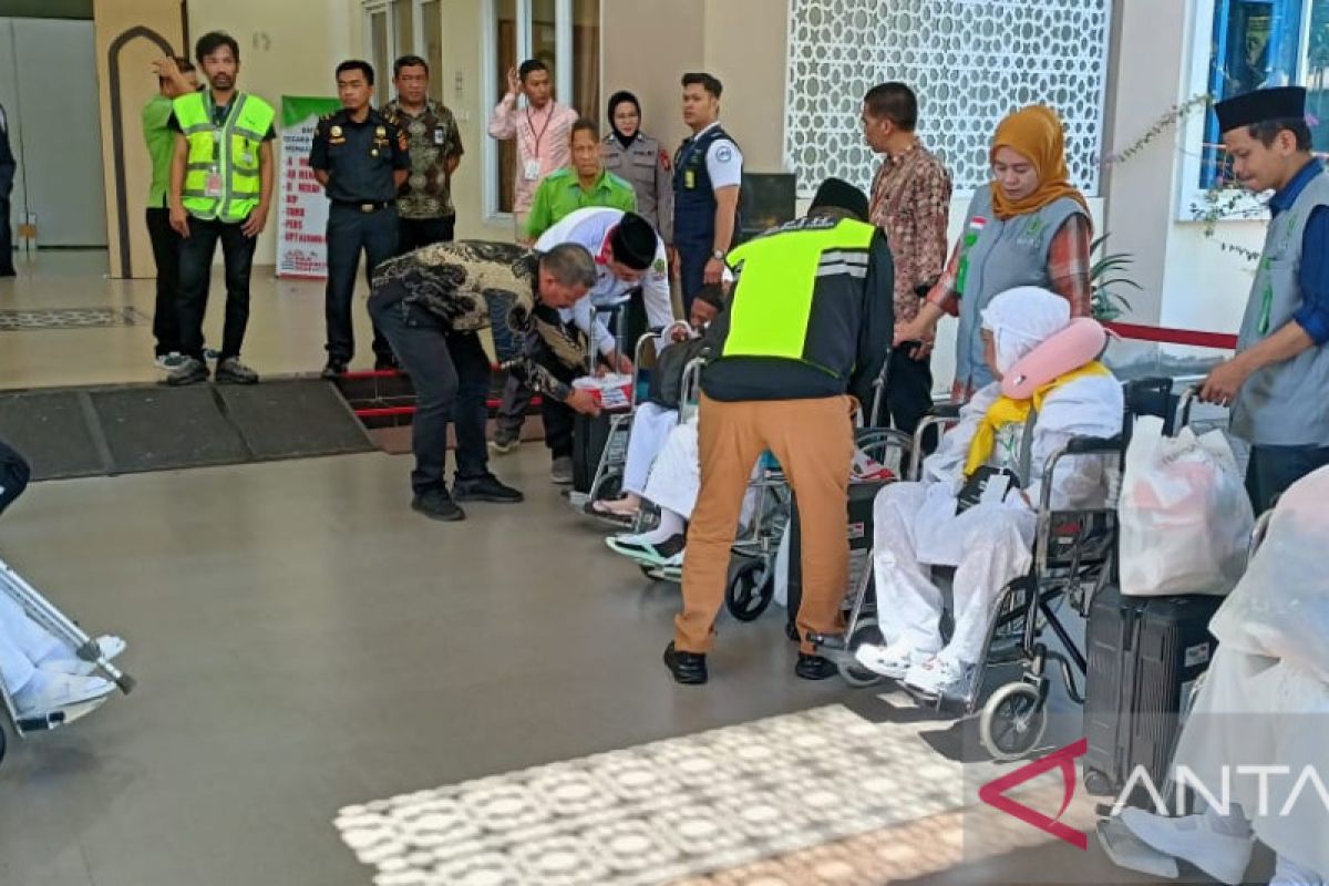 PPIH Embarkasi Makassar berangkatkan 393 calon haji Kloter 42