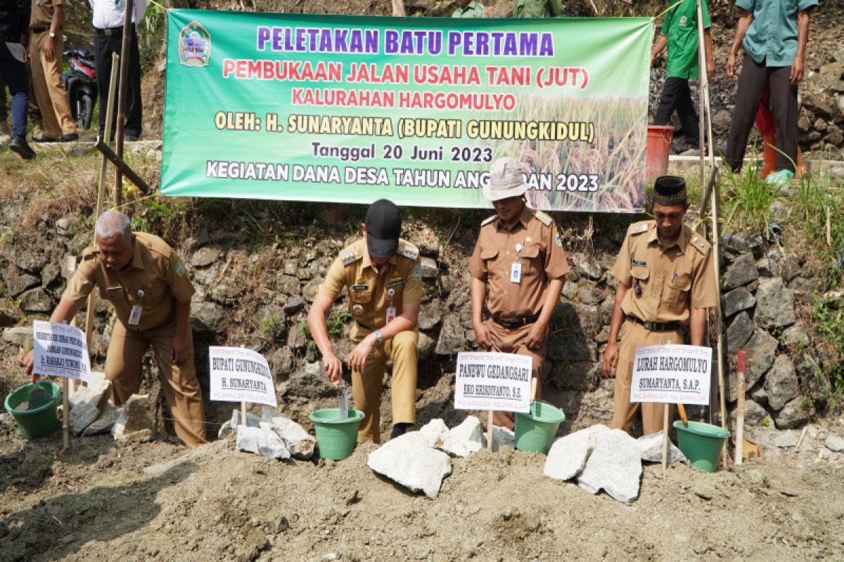 Gunungkidul Bangun Jalan Usaha Tani Dukung Transportasi Petani ANTARA   IMG 20230621 152900 